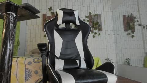 Snapshot of yacksson_lawrence chatting on 12.13.24 yacksson_lawrence online show from 12.13.24