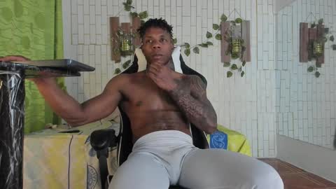 Snapshot of yacksson_lawrence chatting on 12.19.24 yacksson_lawrence online show from 12.19.24