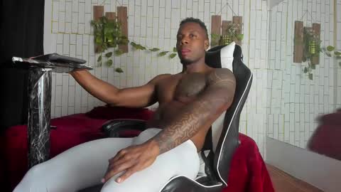 Snapshot of yacksson_lawrence chatting on 10.01.25 yacksson_lawrence online show from 10.01.25