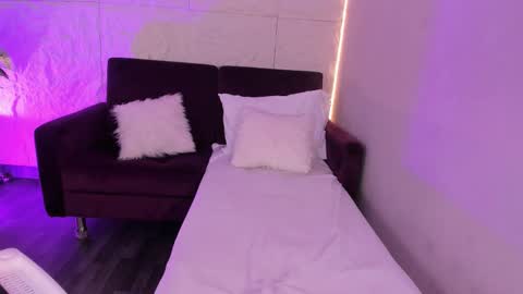 Snapshot of yalezka_ chatting on 02.11.26 Yalezka online show from 02.11.26