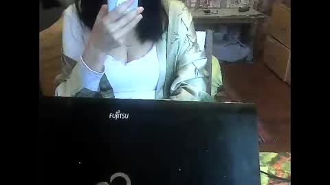 Snapshot of yanafiesta chatting on 10.27.25 yanafiesta online show from 10.27.25