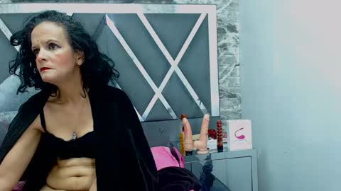 Snapshot of yanetrose chatting on 10.03.25 yanetrose online show from 10.03.25