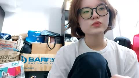 Snapshot of yanverfaille chatting on 10.05.25 Lily online show from 10.05.25