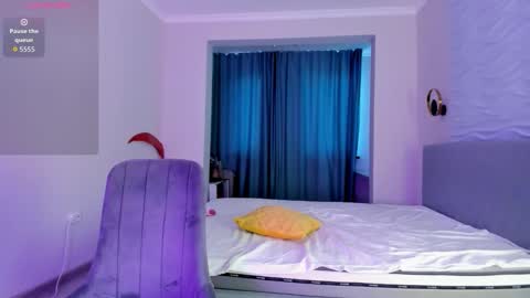 Snapshot of yanyaan chatting on 10.26.25 Yana online show from 10.26.25