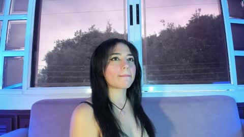 Snapshot of yara_shiine chatting on 12.15.25 yara_shiine online show from 12.15.25