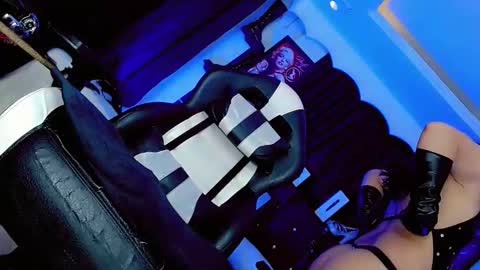 yarethrousss online show from 04.17.26