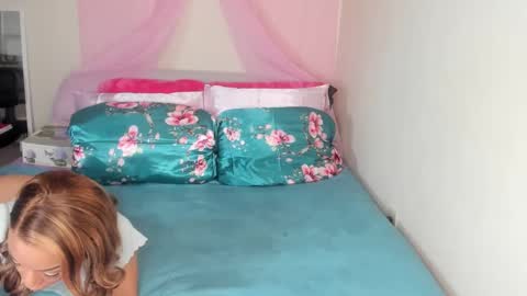 Snapshot of yasminayazzie chatting on 12.30.24 Yasmina online show from 12.30.24