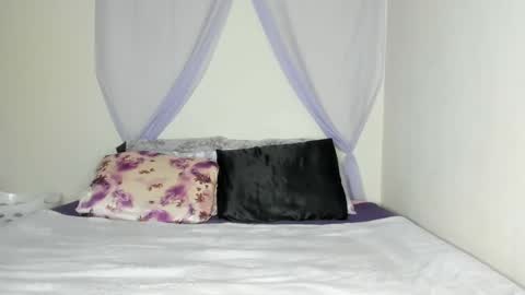 Snapshot of yasminayazzie chatting on 09.19.25 Yasmina online show from 09.19.25