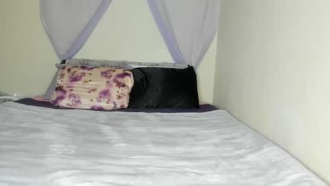 Snapshot of yasminayazzie chatting on 10.14.25 Yasmina online show from 10.14.25