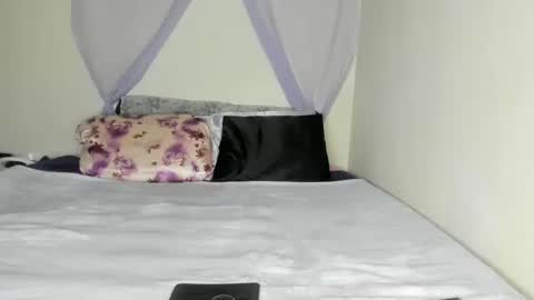 Snapshot of yasminayazzie chatting on 10.17.25 Yasmina online show from 10.17.25