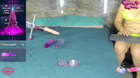 Snapshot of yaya____ chatting on 12.30.24 yaya____ online show from 12.30.24