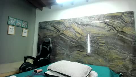 Snapshot of yaya____ chatting on 02.19.25 yaya____ online show from 02.19.25