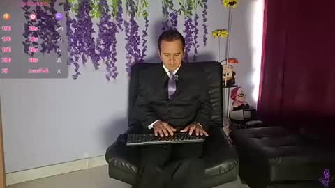 Snapshot of yazflor chatting on 06.30.26 Hazzan y Greisy online show from 06.30.26
