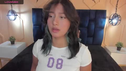 Snapshot of yazmin_rouse chatting on 01.23.25 Yazmin online show from 01.23.25