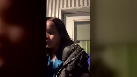 yazzybae3 online show from 12.21.25