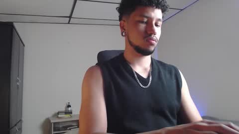 Snapshot of yeff_stone chatting on 10.21.25 yeff online show from 10.21.25