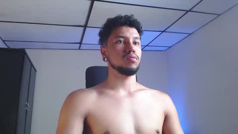 Snapshot of yeff_stone chatting on 10.25.25 yeff online show from 10.25.25