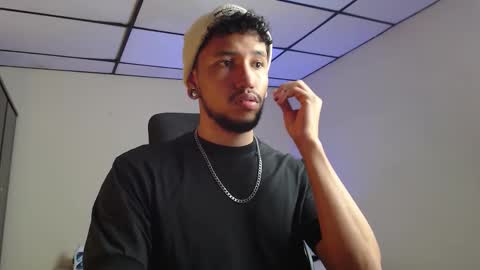 Snapshot of yeff_stone chatting on 10.28.25 yeff online show from 10.28.25