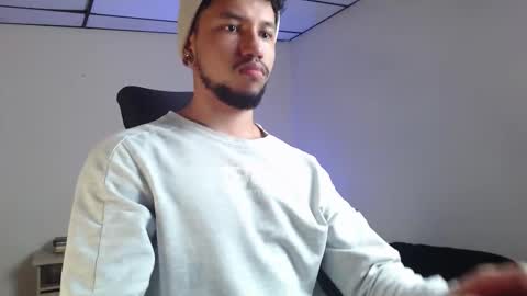 Snapshot of yeff_stone chatting on 10.31.25 yeff online show from 10.31.25