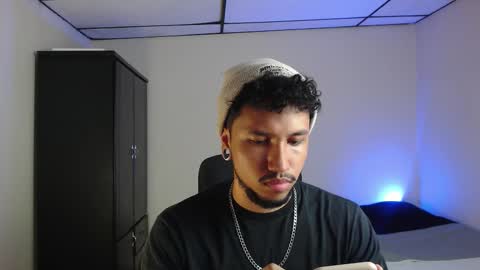 Snapshot of yeff_stone chatting on 11.02.25 yeff online show from 11.02.25