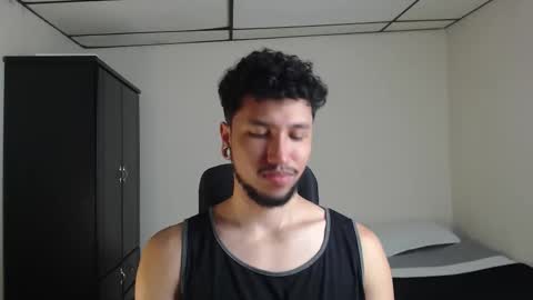 Snapshot of yeff_stone chatting on 11.04.25 yeff online show from 11.04.25