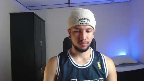 Snapshot of yeff_stone chatting on 11.05.25 yeff online show from 11.05.25