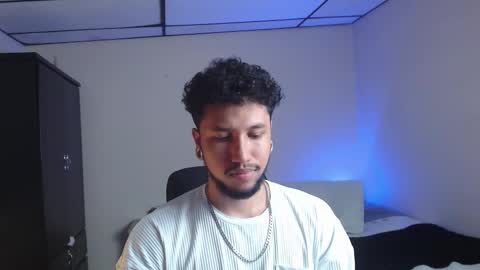 Snapshot of yeff_stone chatting on 11.08.25 yeff online show from 11.08.25