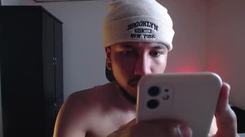 Snapshot of yeff_stone chatting on 11.10.25 yeff online show from 11.10.25