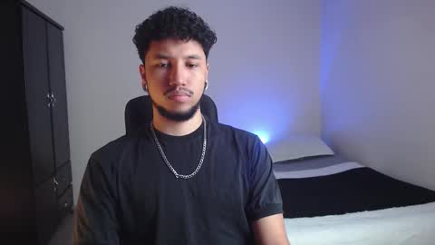 Snapshot of yeff_stone chatting on 11.11.25 yeff online show from 11.11.25