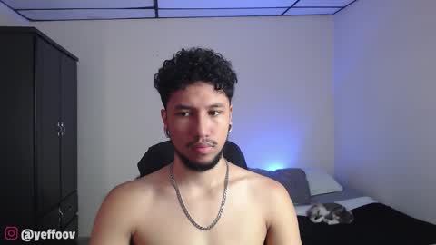 Snapshot of yeff_stone chatting on 11.11.25 yeff online show from 11.11.25