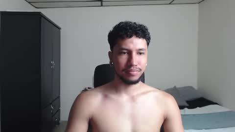 Snapshot of yeff_stone chatting on 12.05.25 yeff online show from 12.05.25