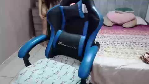 Snapshot of yeibles_hana2 chatting on 10.17.25 yeibles_hana2 online show from 10.17.25