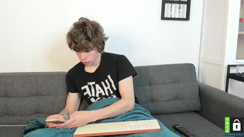 Snapshot of yen2025 chatting on 10.12.25 Yen online show from 10.12.25