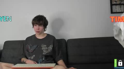 Snapshot of yen2025 chatting on 10.30.25 Yen online show from 10.30.25