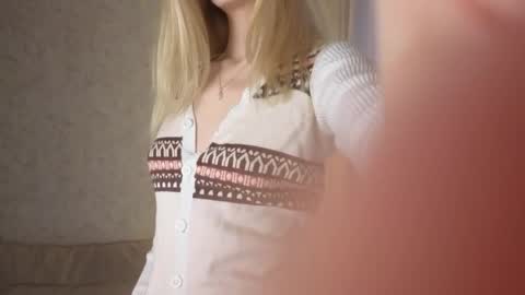 Snapshot of yennaone chatting on 04.22.26 Yenna online show from 04.22.26