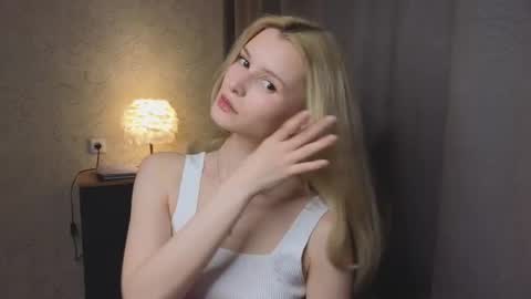 Snapshot of yennaone chatting on 06.23.26 Yenna online show from 06.23.26