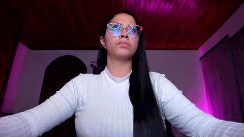 yesie_hot2 online show from 12.06.24