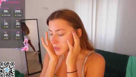 Snapshot of yess_kiki chatting on 09.18.25 Kiki online show from 09.18.25