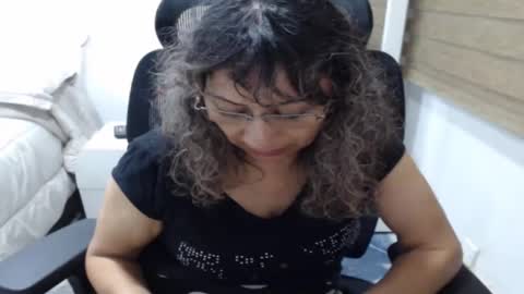 Snapshot of yessilatin chatting on 06.09.26 jessy online show from 06.09.26