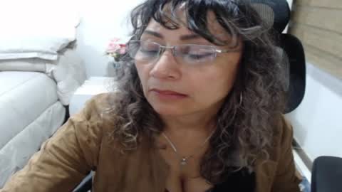 Snapshot of yessilatin chatting on 07.19.26 jessy online show from 07.19.26