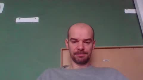 Snapshot of yewloo chatting on 11.28.25 yewloo online show from 11.28.25