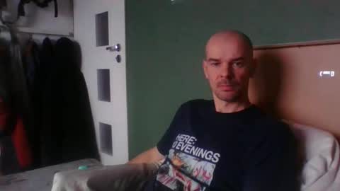 Snapshot of yewloo chatting on 12.23.25 yewloo online show from 12.23.25