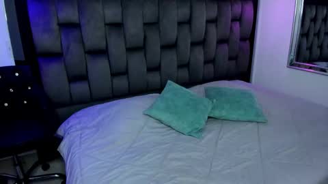 Yika Alves online show from 10.22.25