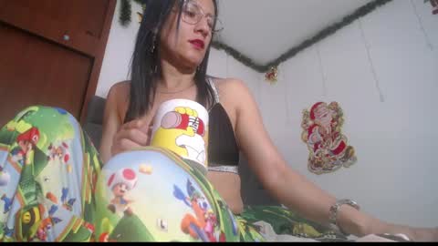 Yiny online show from 12.22.25