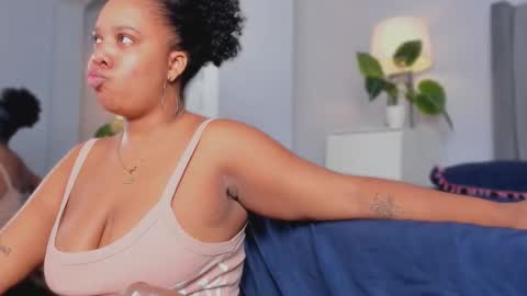 roxie reyes  online show from 10.01.25