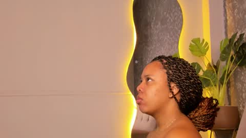 roxie reyes  online show from 11.09.25