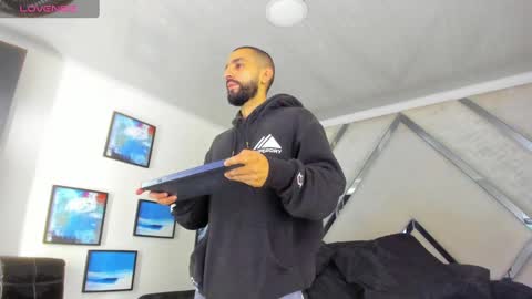 Yiyo online show from 02.05.25