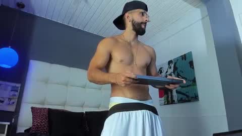 Yiyo online show from 10.02.25