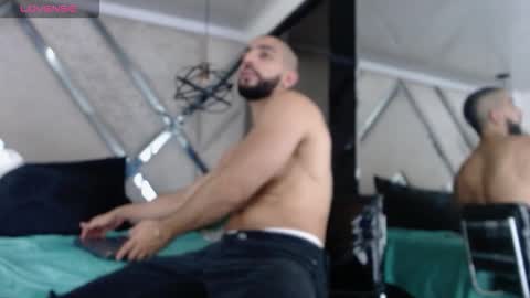 Yiyo online show from 10.19.25