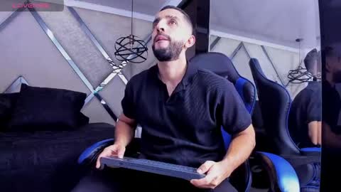 Yiyo online show from 04.14.26